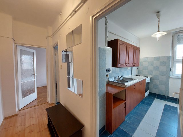 Kiadó téglalakás, albérlet, Szolnokon 130 E Ft / hó, 2 szobás