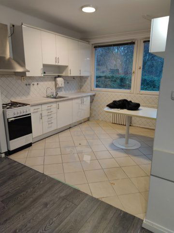 Kiadó családi ház, albérlet, III. kerületben, Szentendrei úton