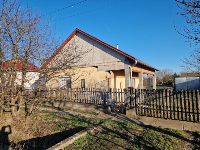 Eladó családi ház, Tószegen 14.5 M Ft, 2 szobás