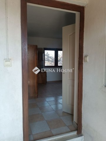Eladó családi ház, Szegeden 54.99 M Ft, 2 szobás
