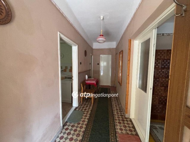 Eladó családi ház, Dombrádon 12.99 M Ft, 2 szobás