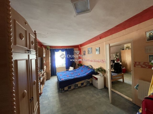 Eladó családi ház, Nyergesújfaluban 38 M Ft, 5 szobás