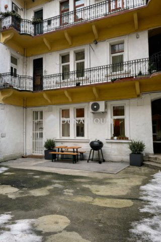 Eladó téglalakás, Budapesten, VI. kerületben 51.2 M Ft, 1 szobás