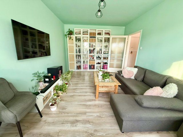 Eladó panellakás, Szegeden 46.9 M Ft, 2 szobás