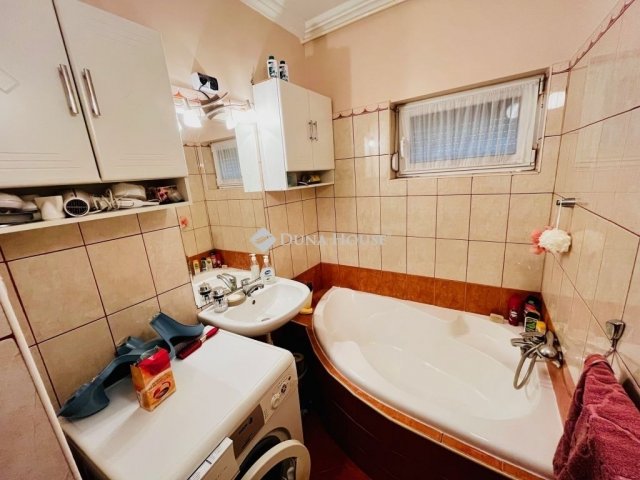 Eladó családi ház, Gárdonyban 99.9 M Ft, 6 szobás
