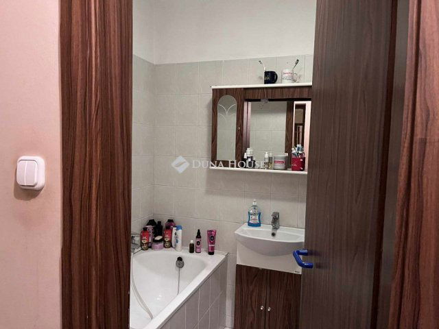 Eladó téglalakás, Székesfehérvárott 79 M Ft, 3 szobás