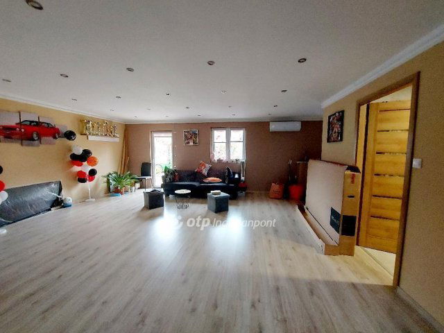 Eladó családi ház, Miskolcon 350 M Ft, 10 szobás