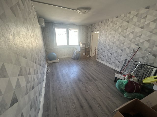 Eladó panellakás, Debrecenben 48.99 M Ft, 2+1 szobás