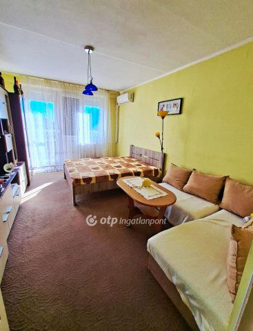 Eladó panellakás, Dunaújvárosban 36 M Ft, 1+2 szobás