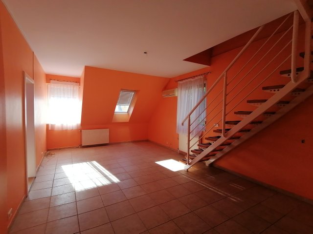 Eladó téglalakás, Szolnokon 62.5 M Ft, 2+2 szobás