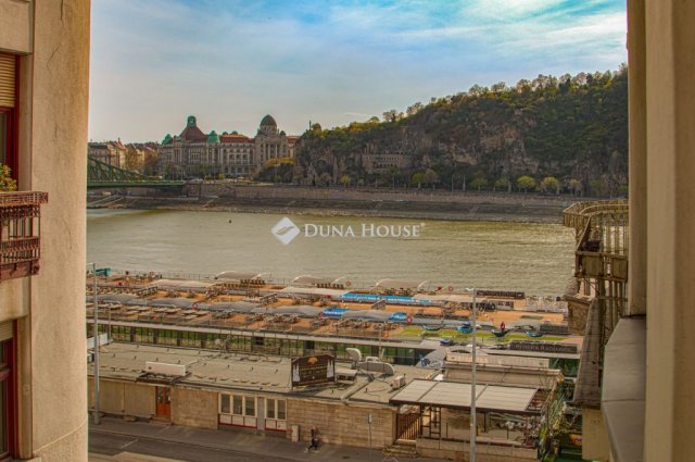 Eladó téglalakás, Budapesten, V. kerületben 125 M Ft, 2 szobás