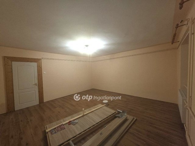 Eladó családi ház, Celldömölkön 30 M Ft, 2+1 szobás