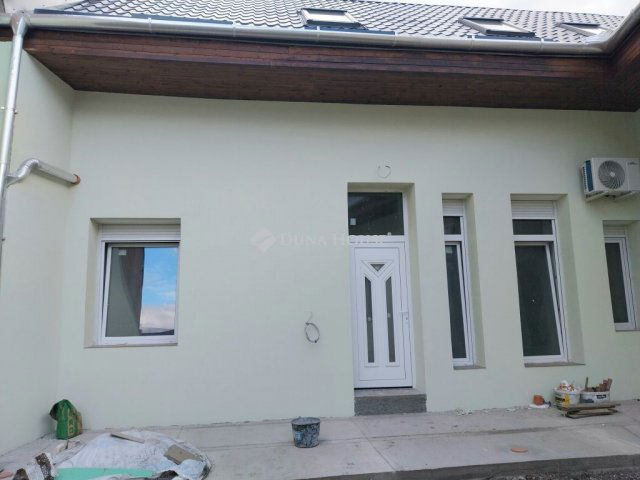 Eladó téglalakás, Gyöngyösön 41.9 M Ft, 3 szobás