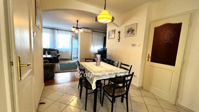 Eladó téglalakás, Győrött 89.9 M Ft, 2+1 szobás