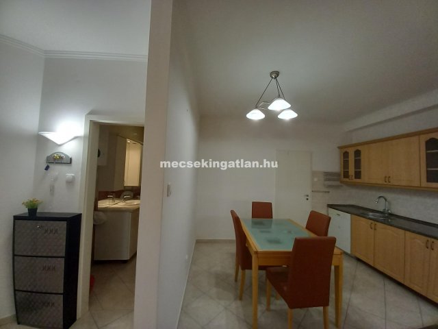 Kiadó téglalakás, albérlet, Pécsett 180 E Ft / hó, 2 szobás
