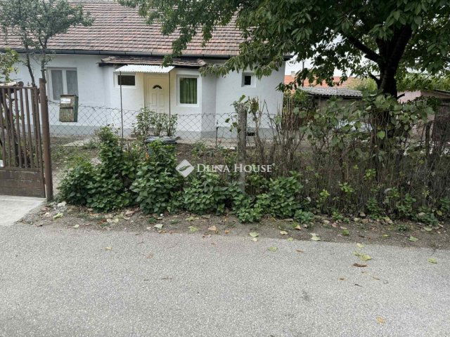 Eladó ikerház, Dorogon 65 M Ft, 2 szobás / költözzbe.hu