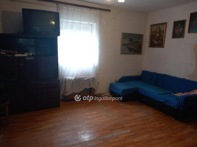 Eladó családi ház, Mikepércsen 34.99 M Ft, 2 szobás