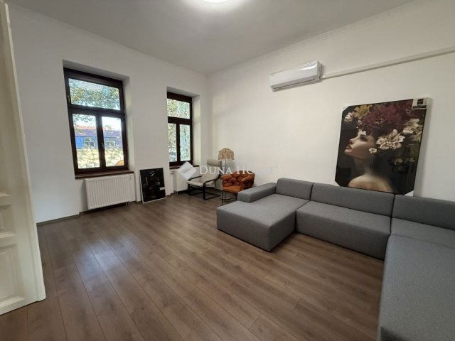 Eladó téglalakás, Pécsett 53.9 M Ft, 2 szobás