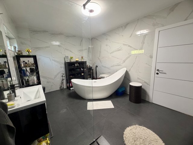 Eladó családi ház, Kistarcsán 150 M Ft, 3 szobás