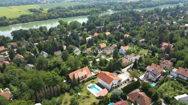 Eladó családi ház, Leányfaluban 562.5 M Ft, 6+1 szobás