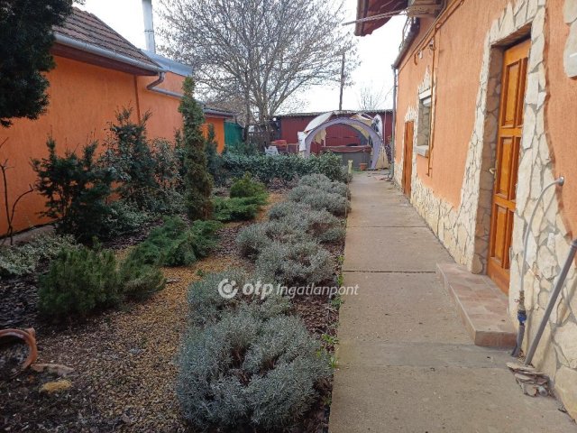 Eladó családi ház, Csongrádon 125 M Ft, 6+1 szobás