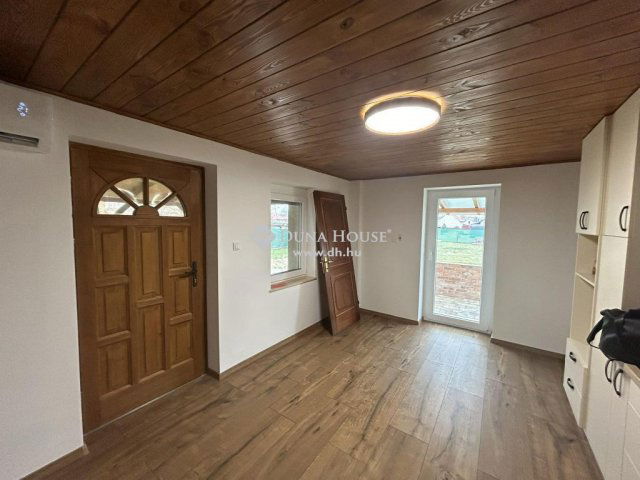 Eladó családi ház, Csemőn 46.9 M Ft, 3 szobás