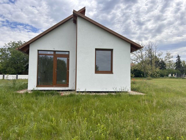 Eladó családi ház, Balatonszárszón 56.5 M Ft, 3 szobás