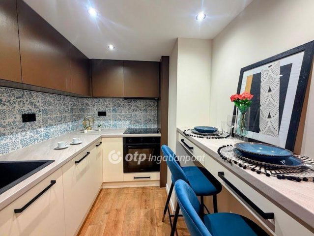 Eladó téglalakás, Budapesten, VII. kerületben 52.9 M Ft