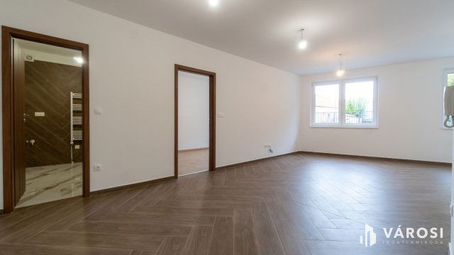 Eladó téglalakás, Siófokon 75.6 M Ft, 2 szobás