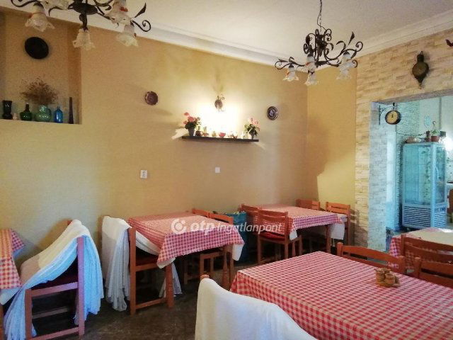 Eladó üzlethelyiség, Újszászon 90 M Ft / költözzbe.hu