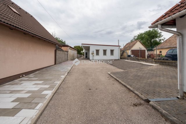 Eladó ipari ingatlan, Bajon 150 M Ft / költözzbe.hu