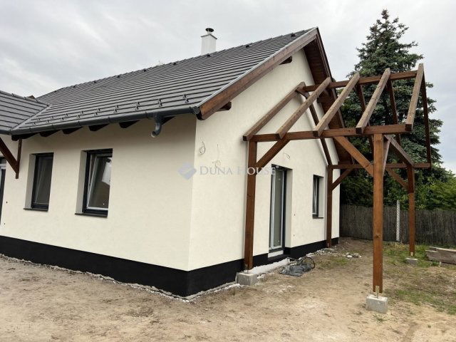 Eladó ikerház, Tápiószecsőn 74.9 M Ft, 4 szobás