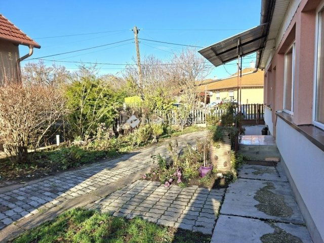 Eladó családi ház, Soponyán 38.5 M Ft, 2 szobás