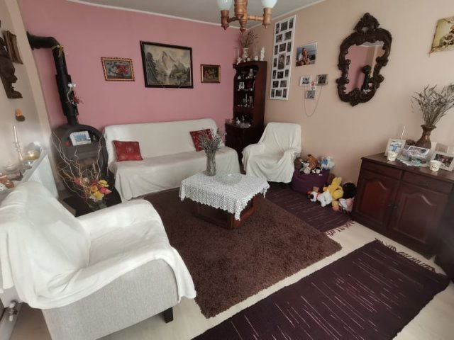 Eladó családi ház, Pécsett 135 M Ft, 10 szobás