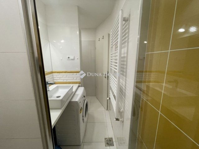 Eladó téglalakás, Budapesten, VII. kerületben 45 M Ft, 1 szobás