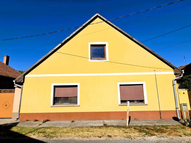 Eladó családi ház, Kiskunhalason 39 M Ft, 4 szobás