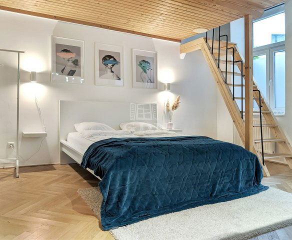 Eladó téglalakás, Budapesten, VI. kerületben 76.9 M Ft, 1 szobás