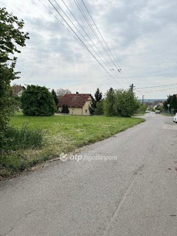 Eladó családi ház, Pécsett 45.2 M Ft, 3 szobás