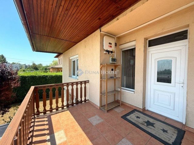 Eladó családi ház, Várpalotán 95 M Ft, 7 szobás
