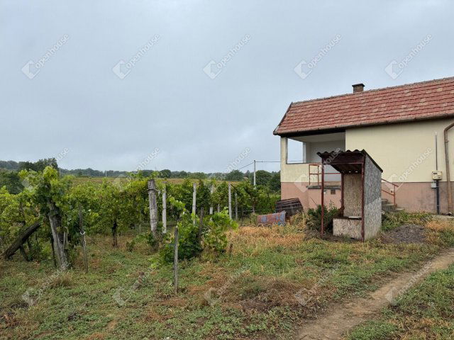 Eladó telek, Nagykapornakon 3.9 M Ft / költözzbe.hu