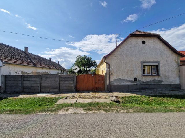 Eladó családi ház, Bátaszéken 10.99 M Ft, 3 szobás