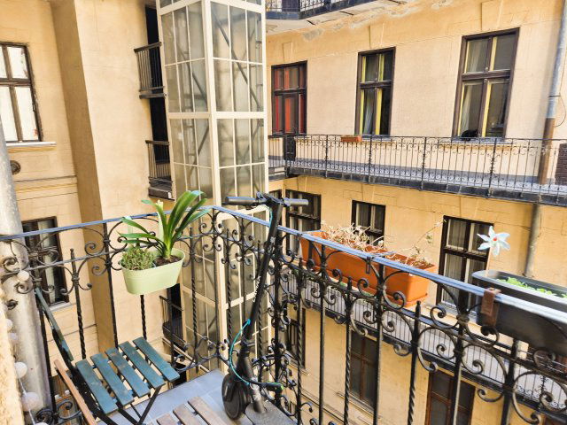 Eladó téglalakás, Budapesten, VIII. kerületben, Krúdy utcában