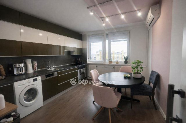 Eladó panellakás, Debrecenben 69.9 M Ft, 1+2 szobás