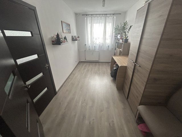 Eladó panellakás, Debrecenben 76 M Ft, 4 szobás