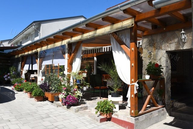 Eladó hotel, Herenden 380 M Ft, 13 szobás / költözzbe.hu