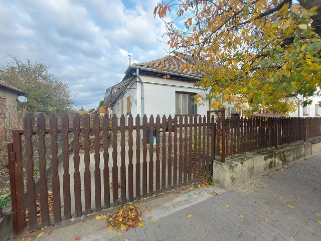 Eladó családi ház, Gödön 64.9 M Ft, 3 szobás