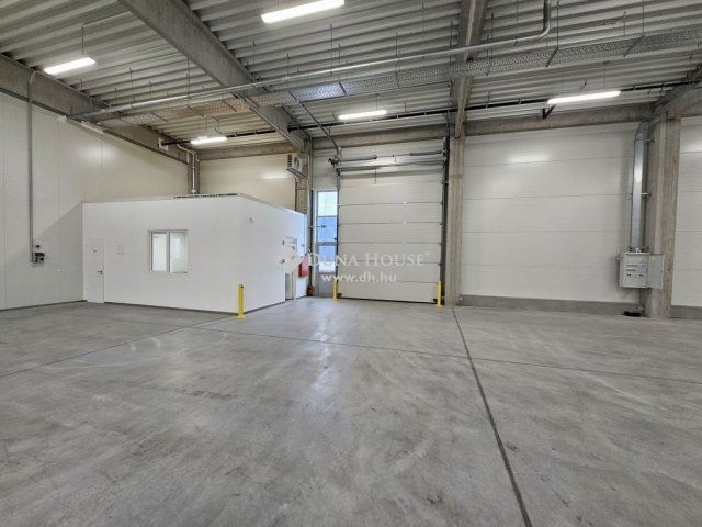 Kiadó üzlethelyiség, Székesfehérvárott 3836 E Ft / hó