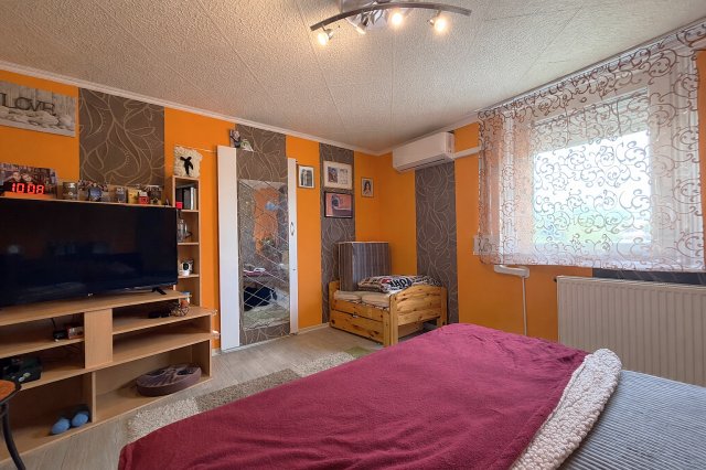 Eladó családi ház, Kiskunlacházán 100 M Ft, 3+2 szobás