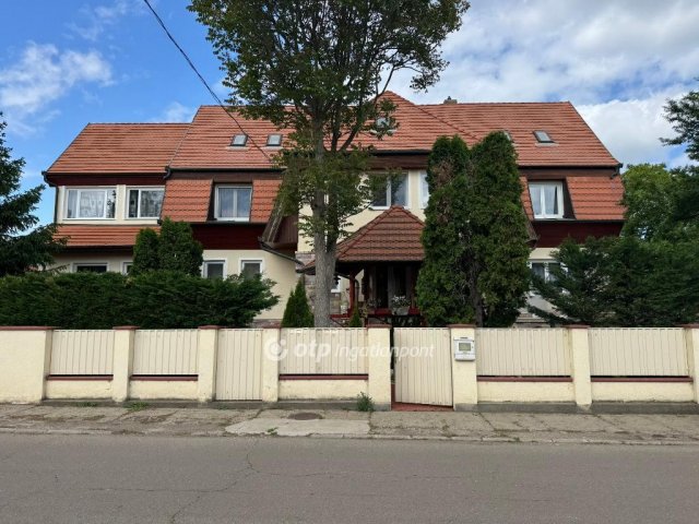 Eladó családi ház, Tiszafüreden 120 M Ft, 6+1 szobás
