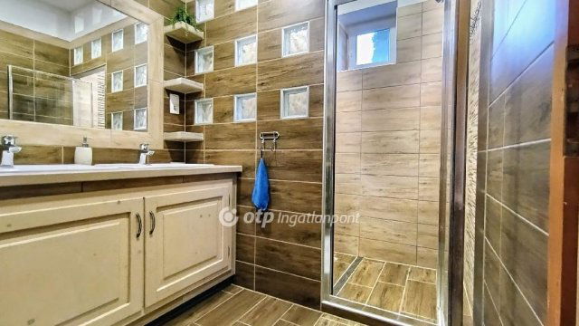 Eladó családi ház, Ercsiben 99 M Ft, 2+4 szobás